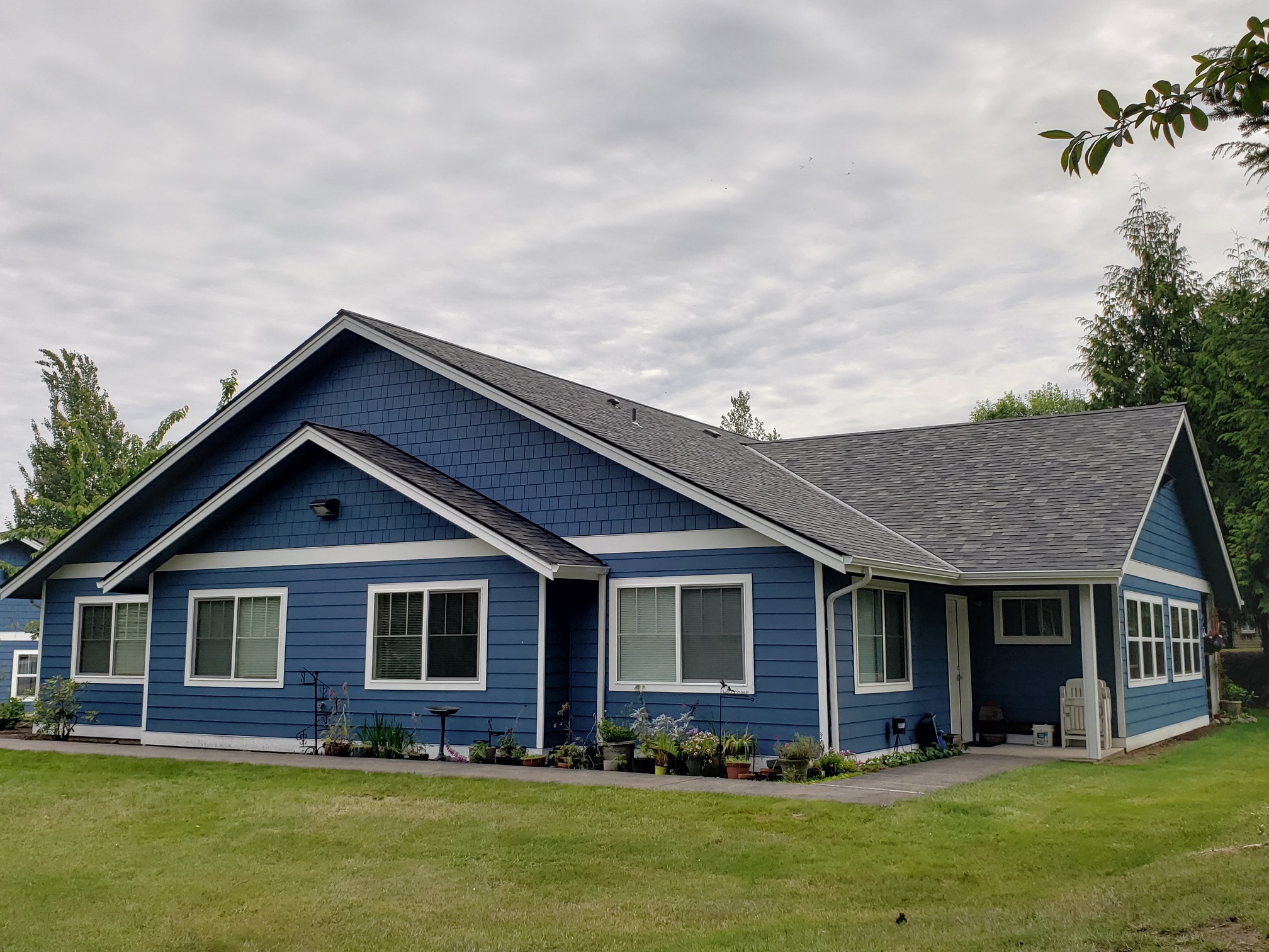 Private, accessible entry to Evergreen Cottages